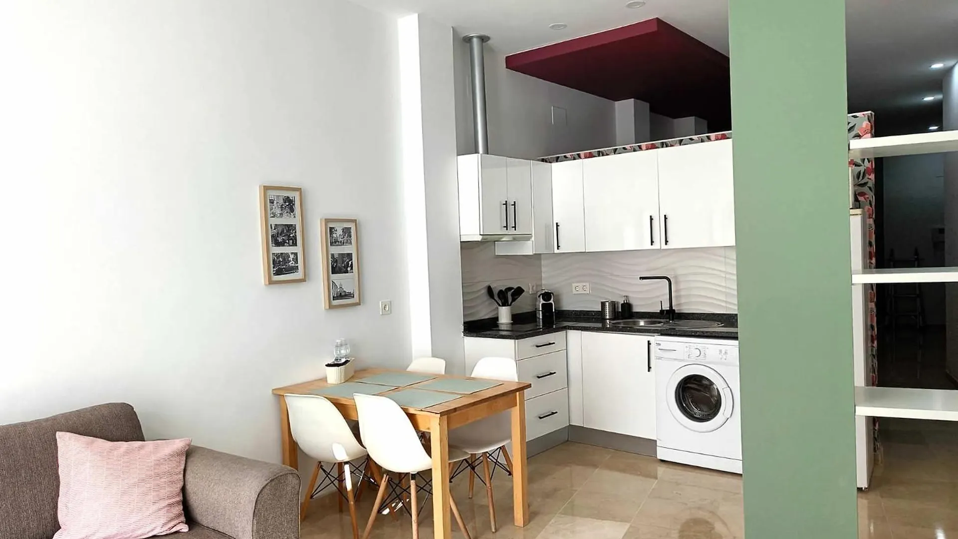 Apartamentos Puntoapart Málaga 0*,